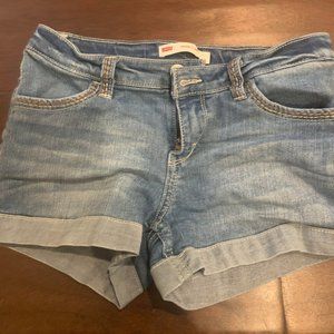 Girls Cuffed Levi's Shorts